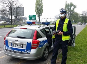 Policyjny dron w akcji, czyli co wyprawiają kierowcy na skrzyżowaniu [Nagranie]