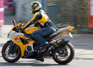 Potrącił rozmyślnie motocyklistę i... poprosił o odszkodowanie