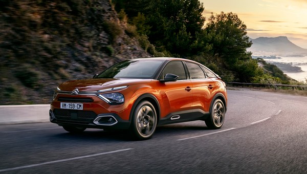 Nowy Citroen C4 – kompakt o cechach SUV-a