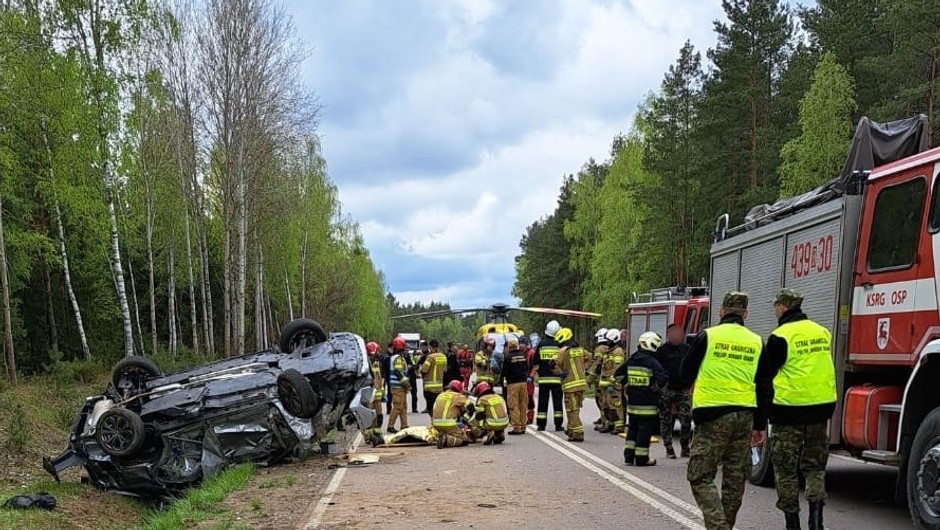 Kurier przewoził Toyotą RAV4 nielegalnych imigrantów