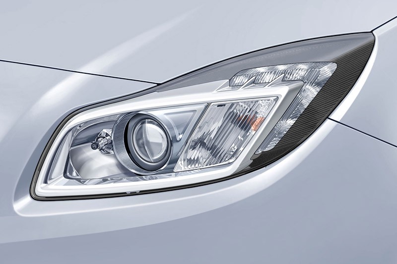 Opel Insignia wyjedzie z inteligentnymi przednimi lampami