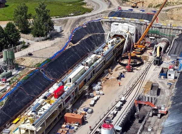 Jadwiga TBM ruszyła. Drąży tunel o długości czterech km. Koszt? Prawie dwa mld zł