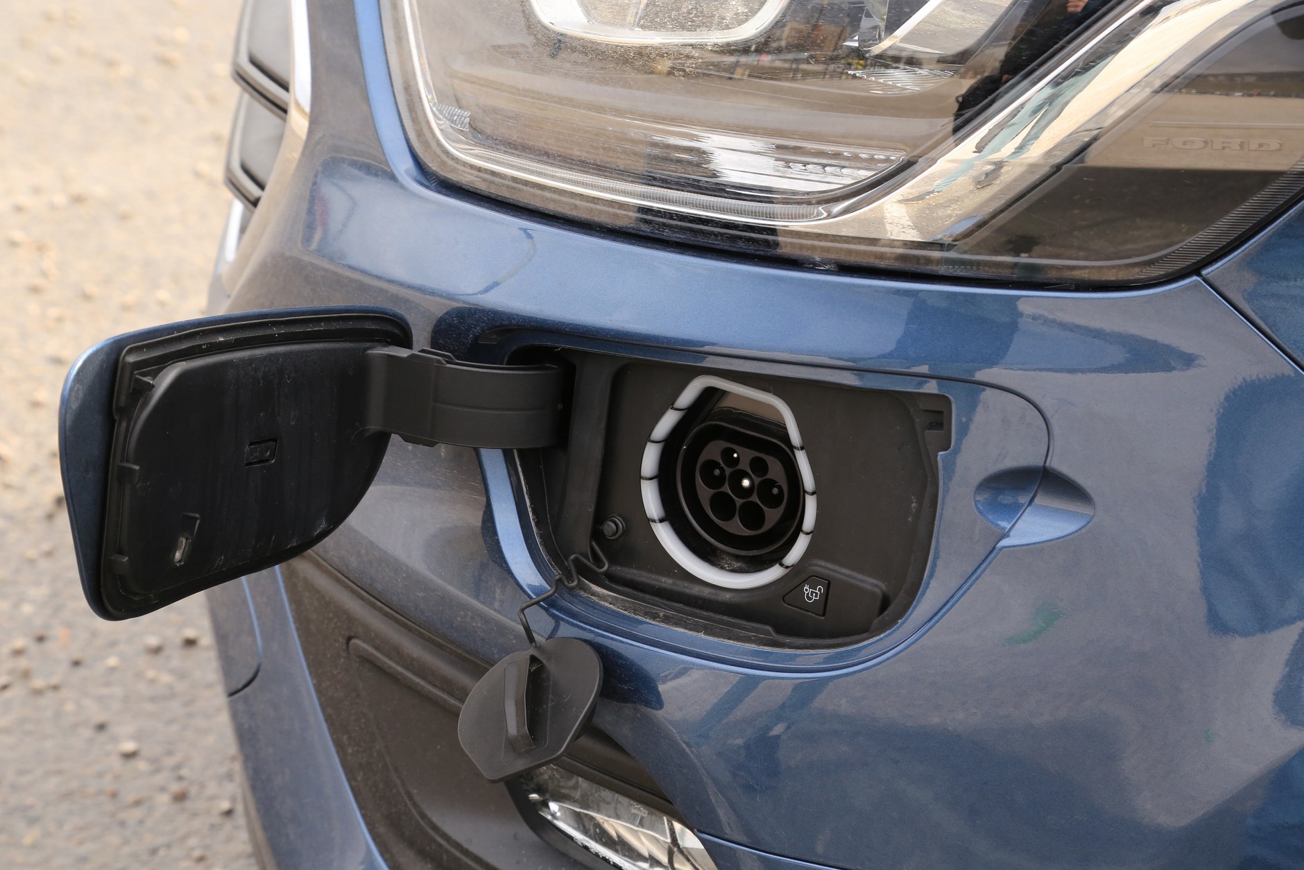 Ford Transit Custom plug-in – miejski dostawczak