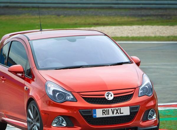 Wyjątkowy Vauxhall/Opel Corsa przyłapany na Nürburgringu