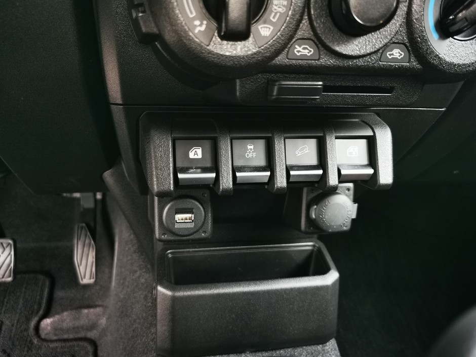 Suzuki Jimny 2023