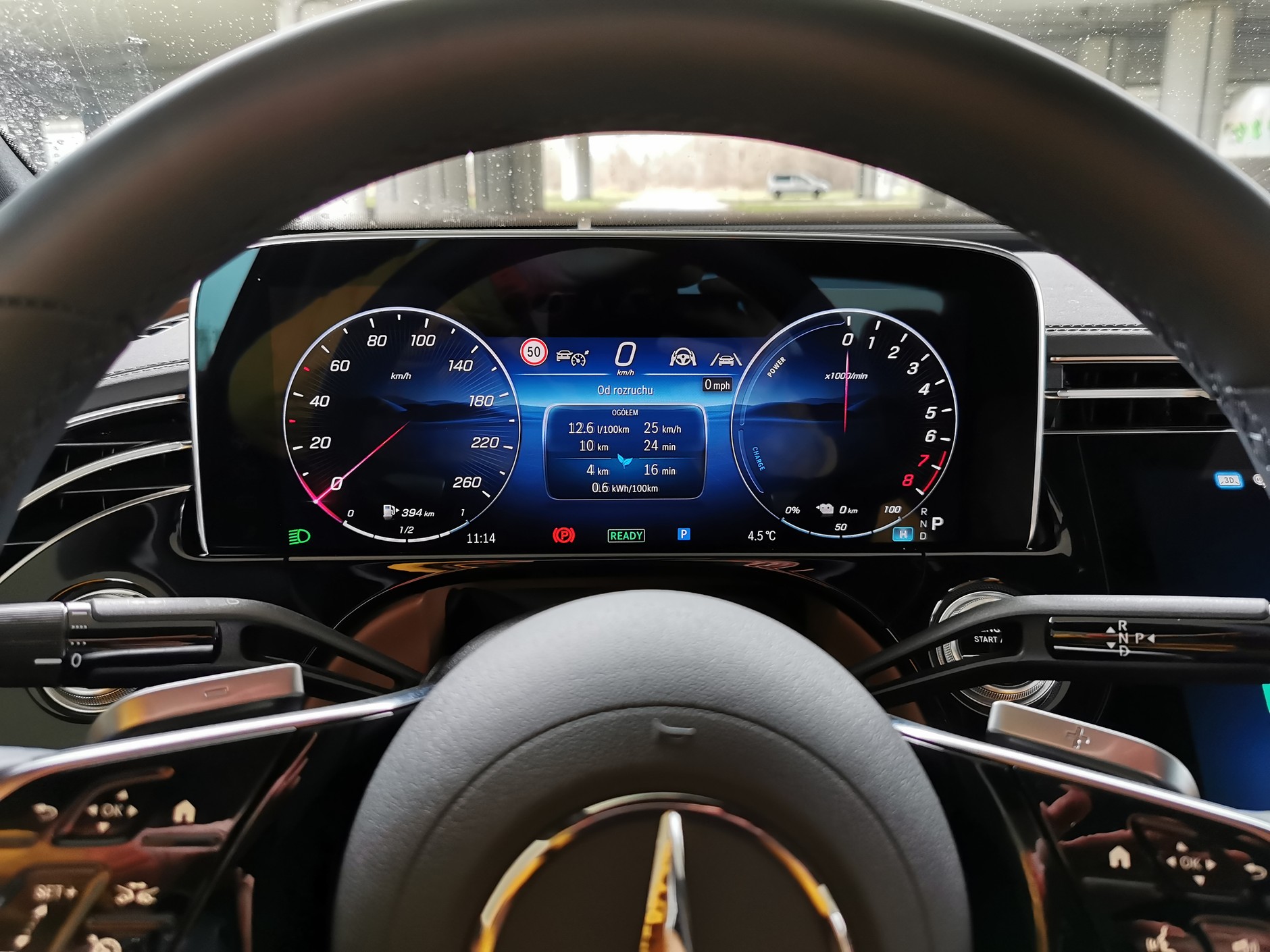 Po wyczerpaniu prądu Mercedes pali, ile musi... zwłaszcza w mieście