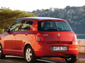 Suzuki SX4 z wadliwymi lusterkami