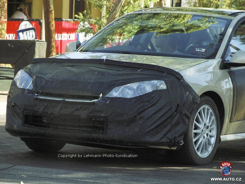 Zdjęcia szpiegowskie: nowy Renault Laguna na krótko przed premierą (+ wideo)