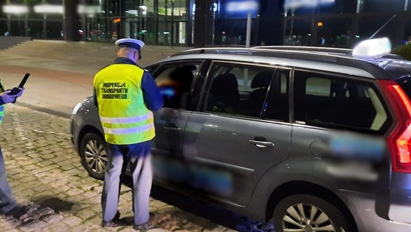 Dobrze, że nikt nie wsiadł do tej taksówki. Kierowca wpadł podczas rutynowej kontroli