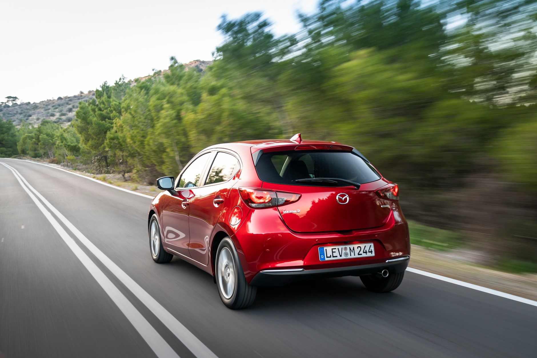 Mazda 2 – poprawiony wygląd i wyposażenie