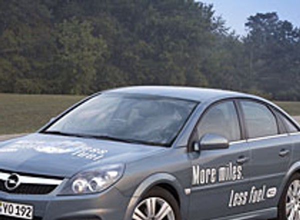 GM zaprezentował prototyp Opla Vectra z benzynowym silnikiem 2,2 ECOTEC HCCI