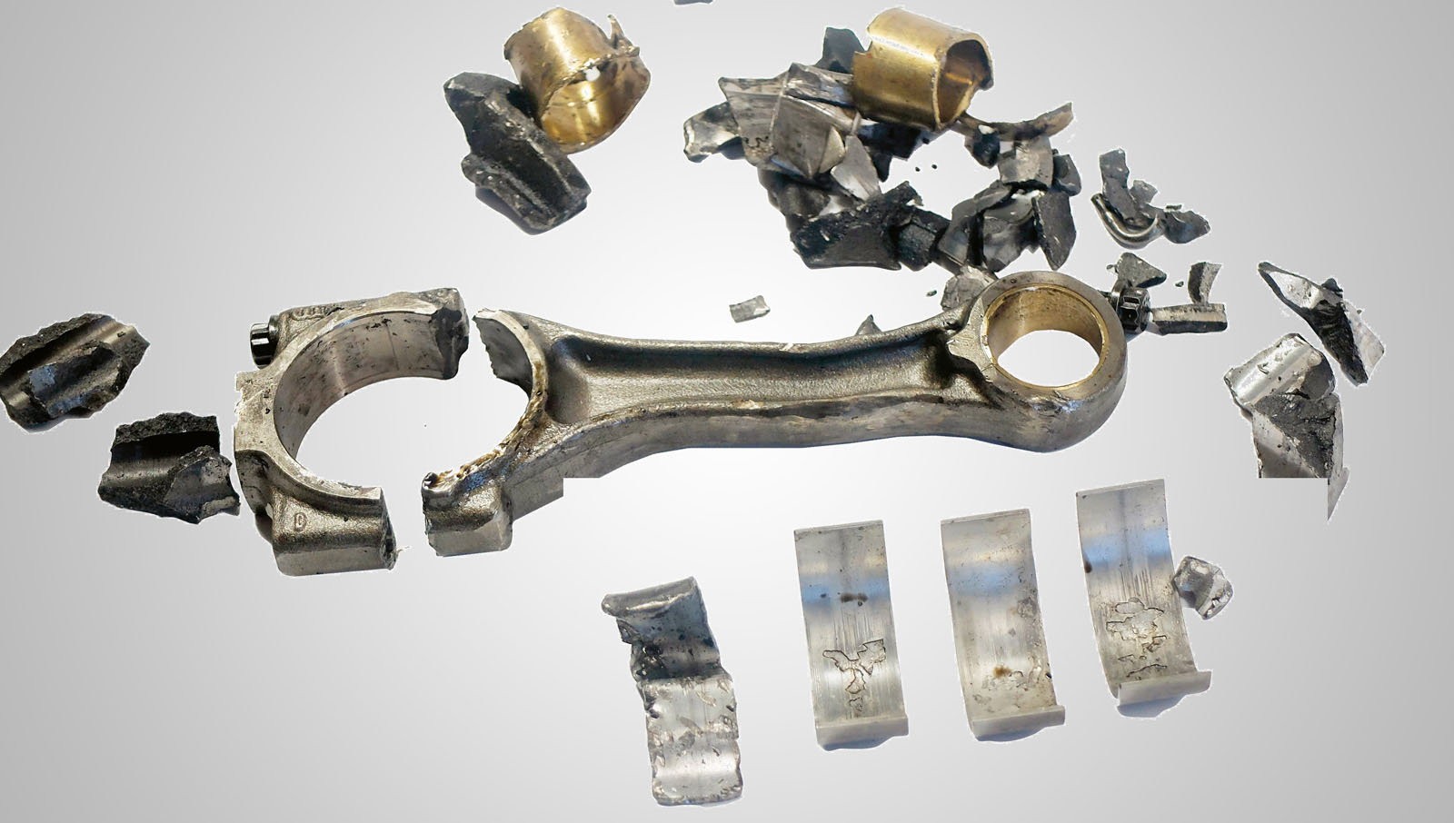 Zatarte panewki grożą poważnymi zniszczeniami całego silnika.