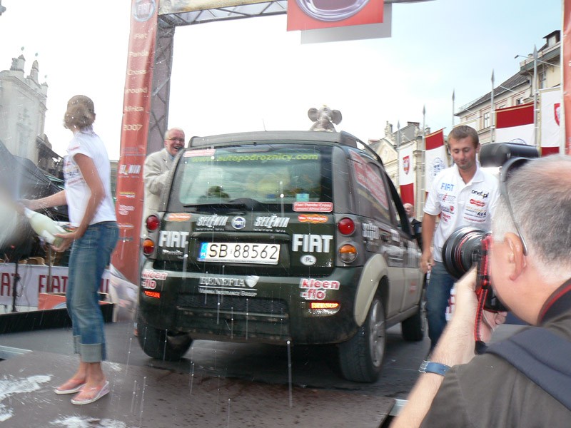 Fiat Panda z polskimi podróżnikami powrócił z Afryki