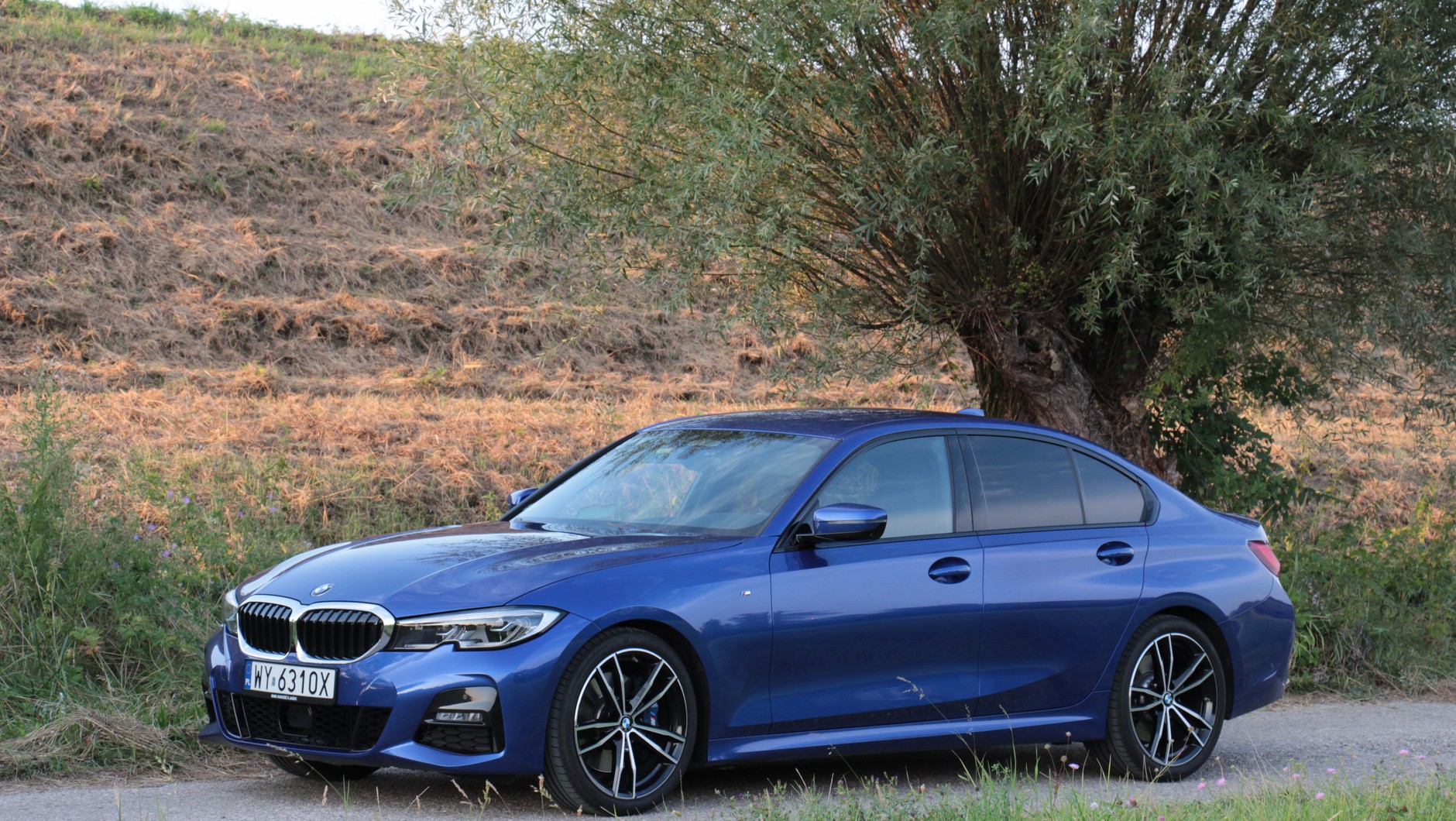 Najnowsze BMW 330i służy polskim policjantom. To bardzo nowoczesny i szybki samochód