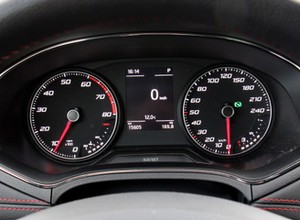 Jechały ponad 100 km/h w mieście, jedna z nich pochwaliła się tym w sieci