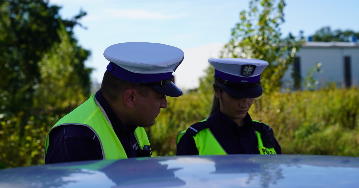 Na widok radiowozu próbował się zamienić miejscami. Policjanci nie dali się nabrać
