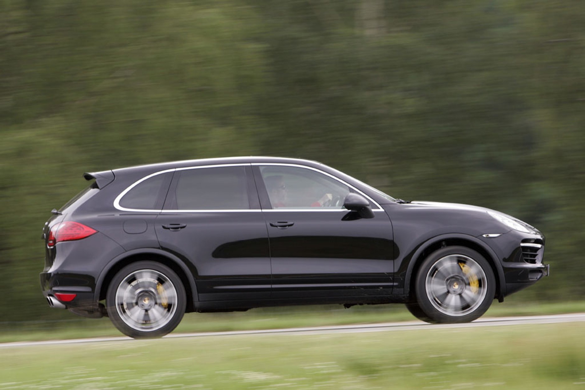 Superterenówki z turbodopalaczem: BMW X5 M kontra Porsche Cayenne Turbo