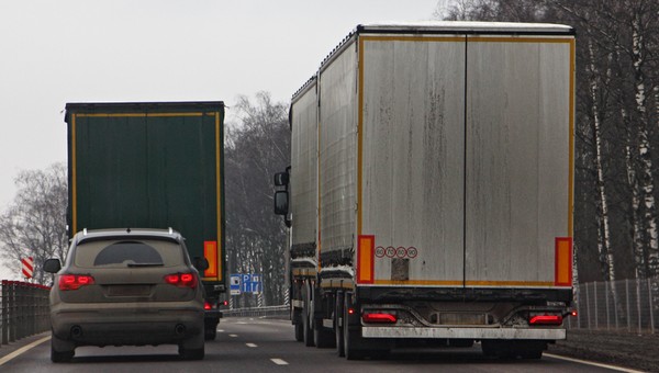 Kierowcy ciężarówek często o tym zapominają. Ten manewr kosztuje nawet 2 tys. zł