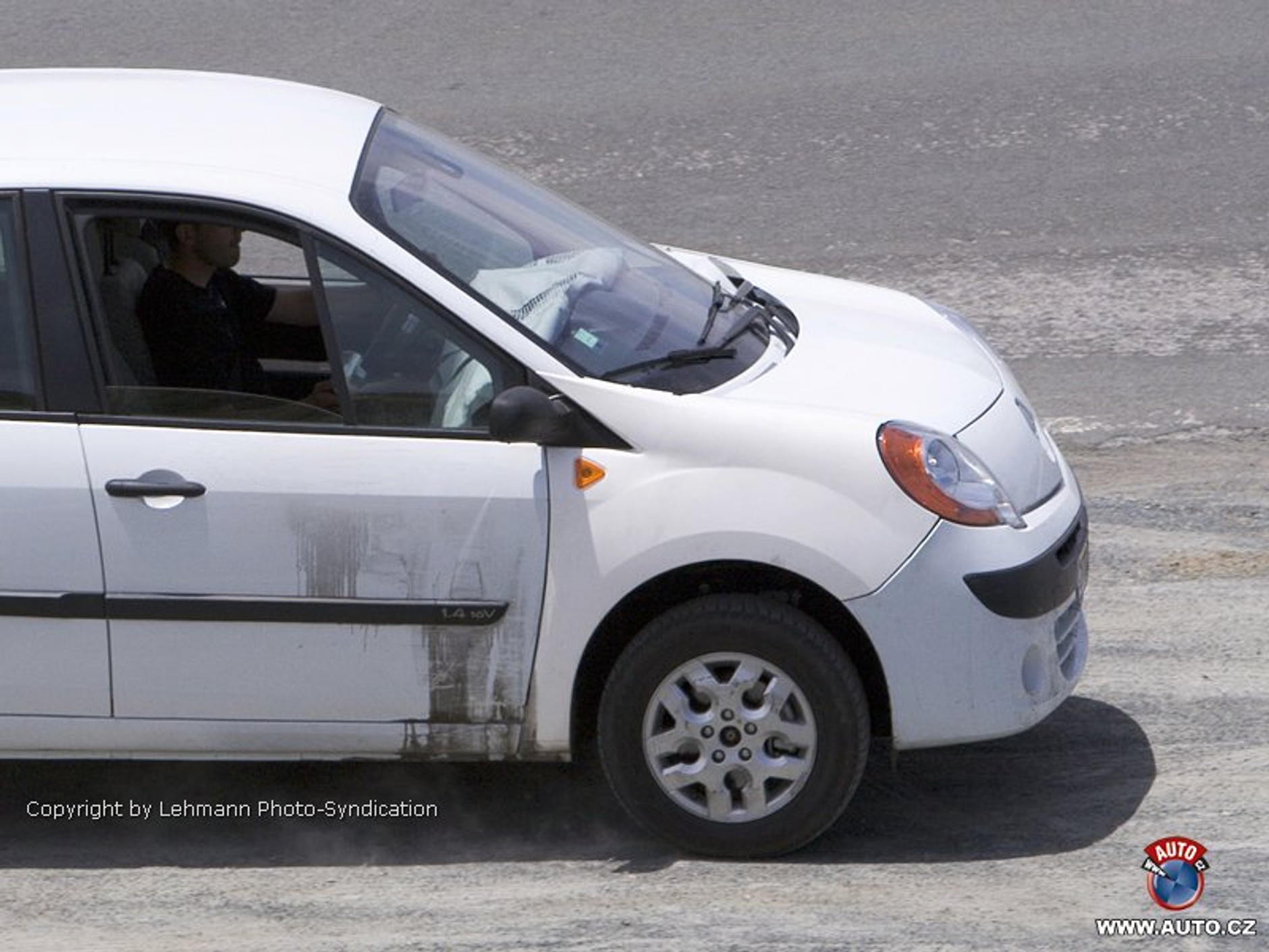 Zdjęcia szpiegowskie: Citroen Berlingo i Renault Kangoo – nowe dostawczaki za drzwiami