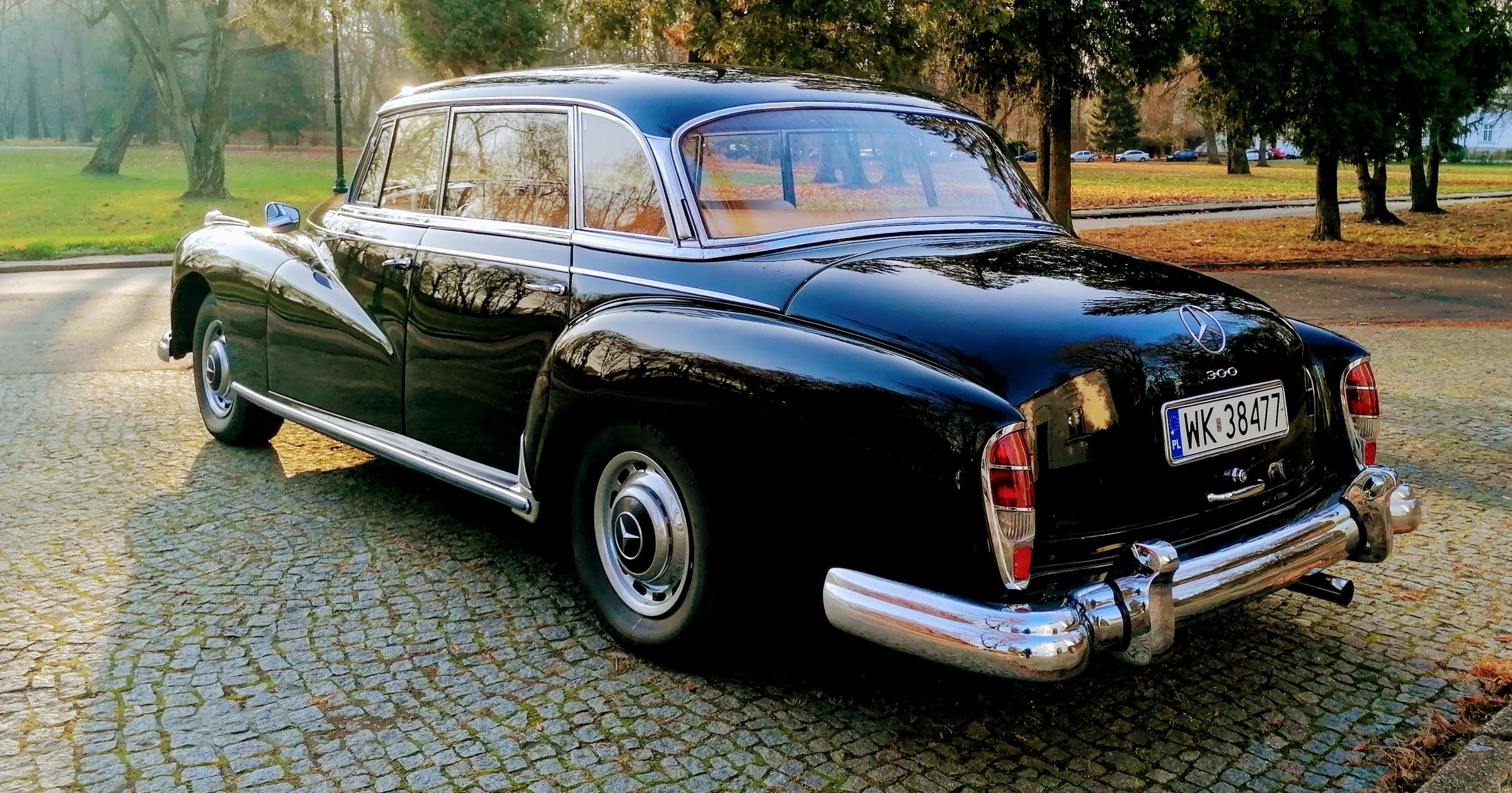 Mercedes 300d - rządowa limuzyna z czasów PRL