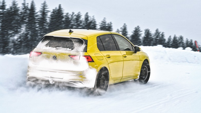 Test opon zimowych w rozmiarze 205/55 R 16