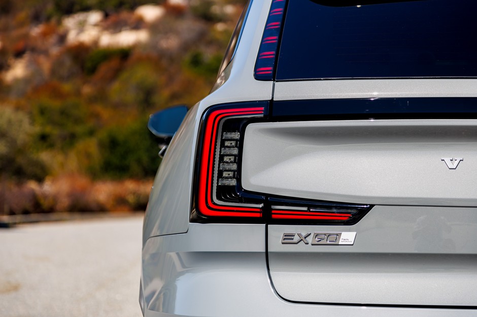 Volvo EX90