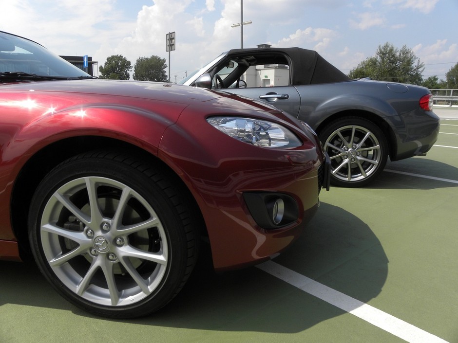 Mazda MX-5 kontra Mazda MX-5 - Radość z jazdy na dwa sposoby