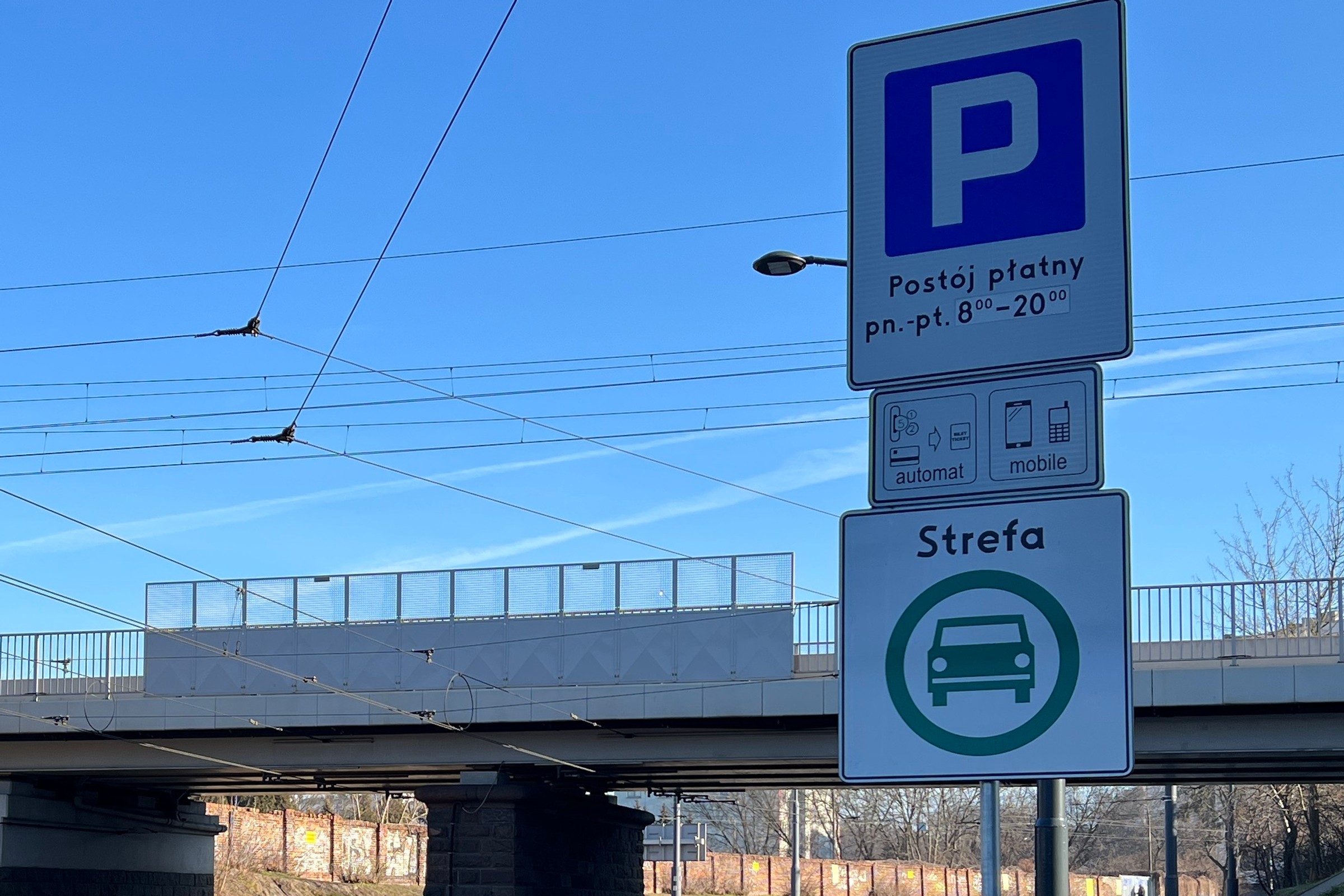 Jest pierwszy mandat w warszawskiej Strefie Czystego Transportu. Kierowcę ukarali strażnicy miejscy