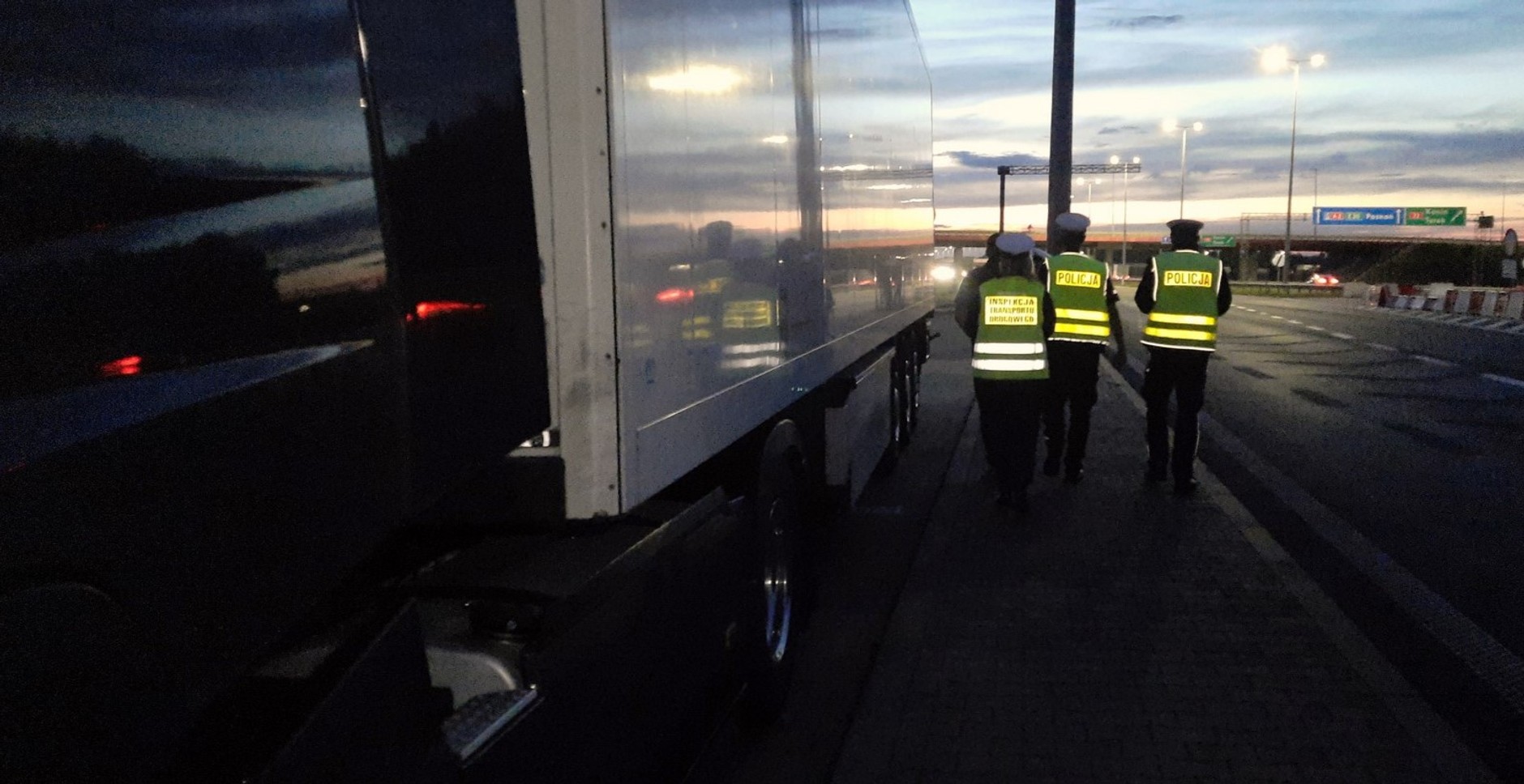 W naczepie-chłodni przewożono dwa skradzione samochody osobowe