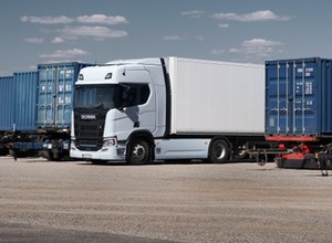 Nowa elektryczna ciężarówka Scanii o wydłużonym zasięgu
