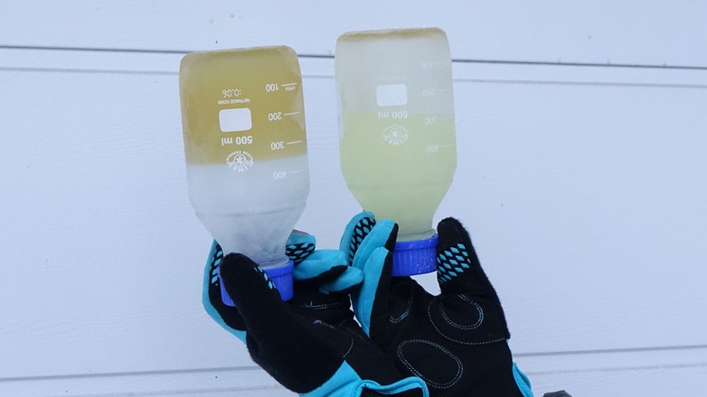 ON arktyczny po prawej – spokojnie pojedziesz. Po lewej biodiesel, któremu nie pomógł nawet depresator.