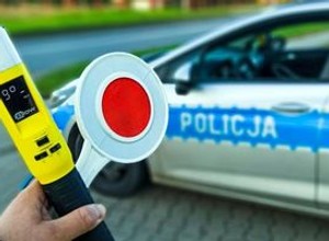 Małżeństwo śledziło 67-letniego kierowcę forda. Musiała interweniować policja