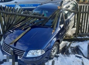 Kierowca Passata przebił wszystkich. I płot