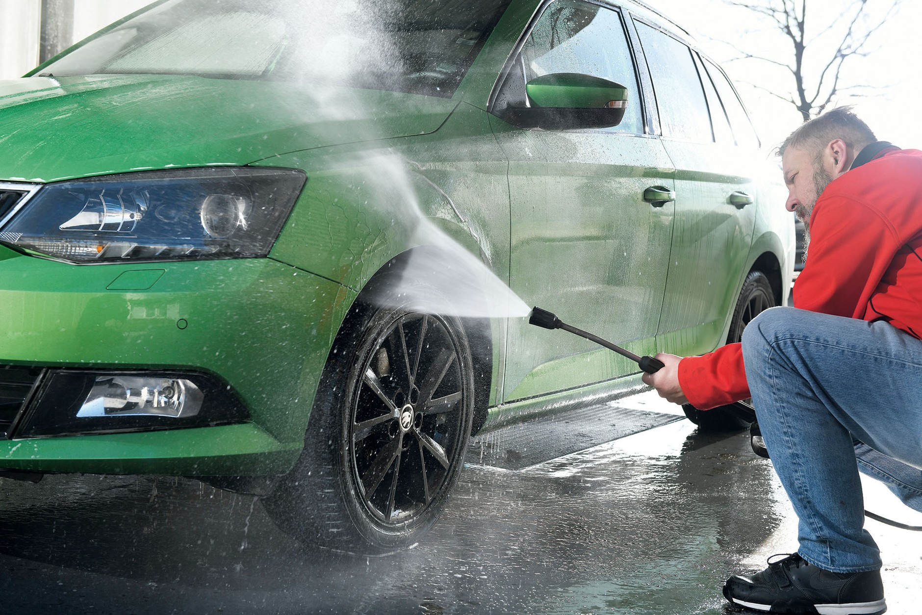Czas pozbyć się soli z auta! Mycie auta po zimie