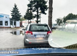 Kierowca opla zaskoczył policjantów. To była rutynowa kontrola