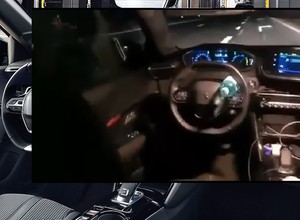 Auto jedzie samo, a kierowca siedzi z tyłu. To nie skończyło się dobrze [Nagranie]