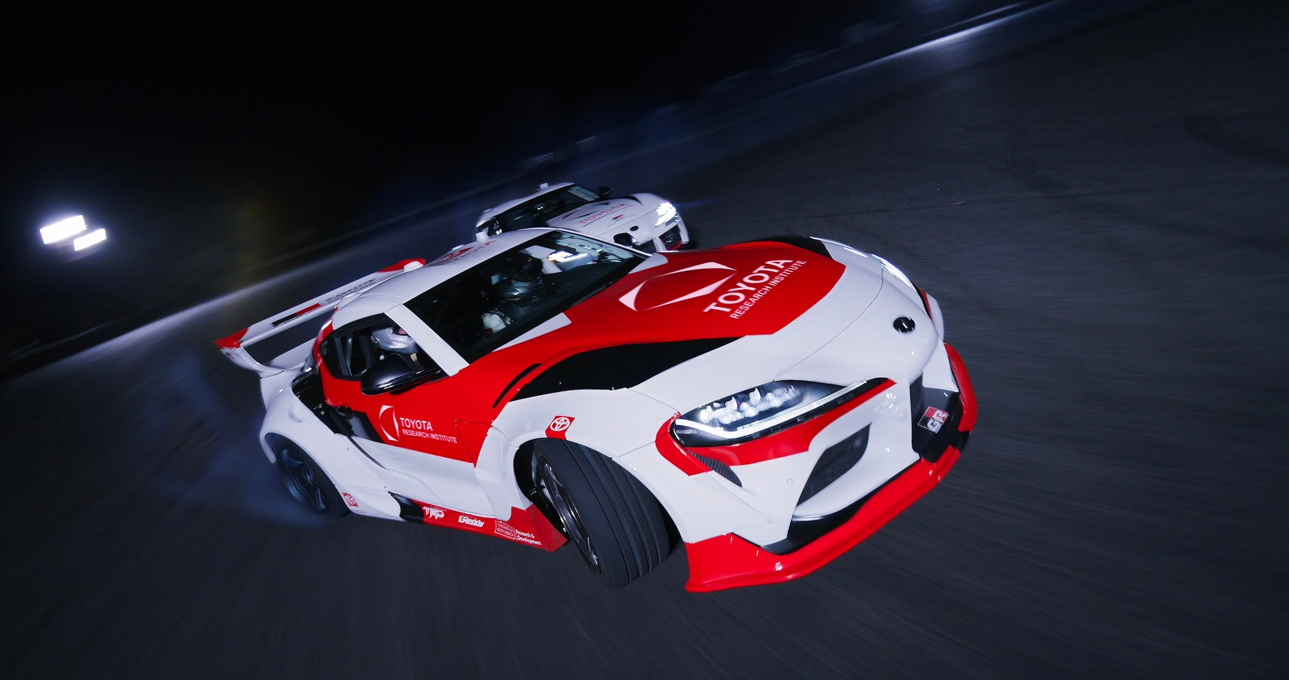 Toyota GR Supra – autonomiczne driftowanie w parach