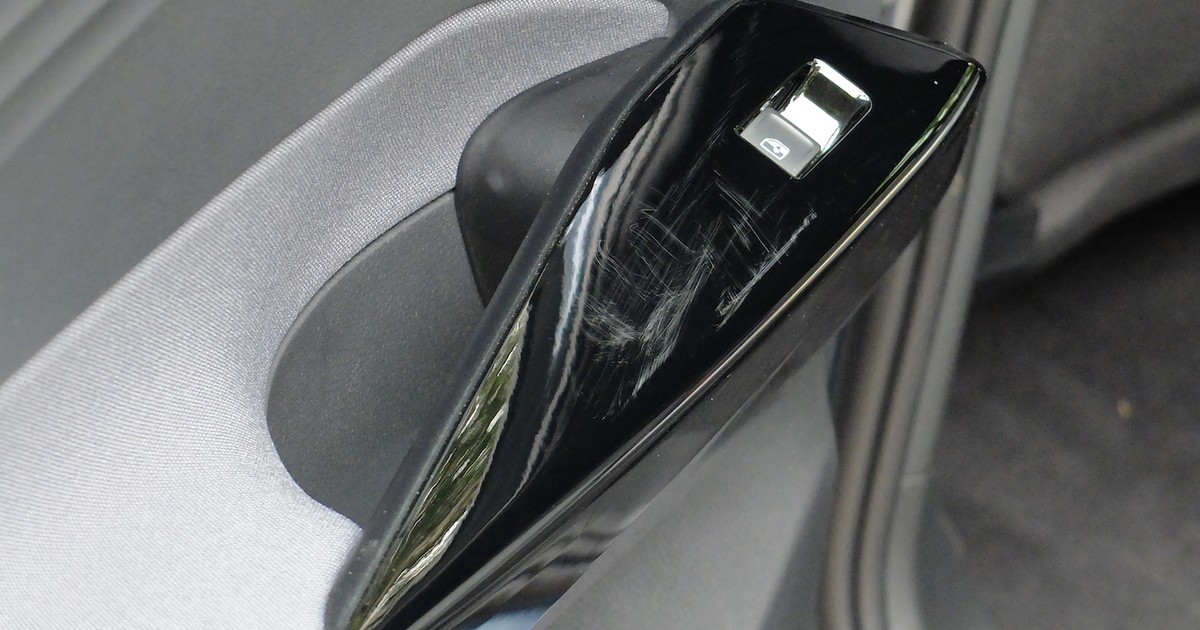 Czarne elementy wykończenia w rodzaju „piano black” rysują się niemal „od patrzenia”