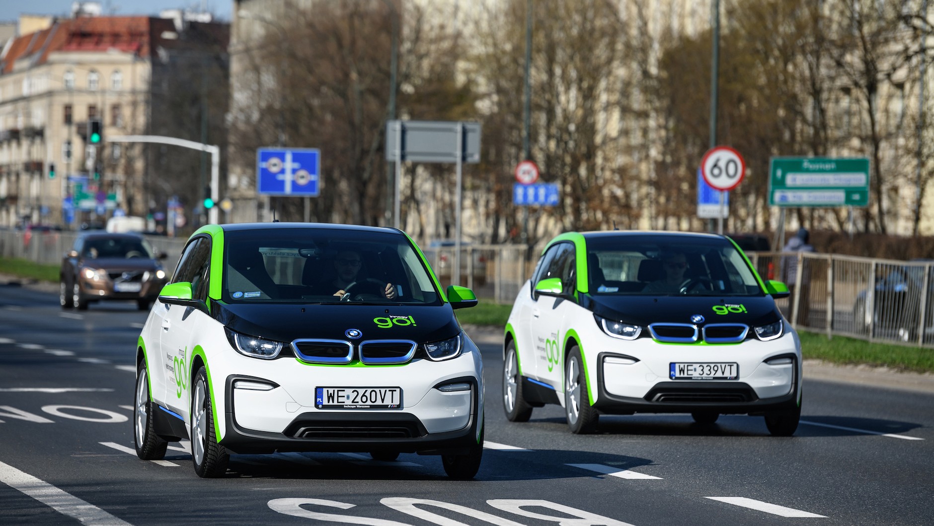 Samochody elektryczne na razie mogą korzystać z busoasów nawet w sytuacji, gdy nie są w żaden sposób oznaczone