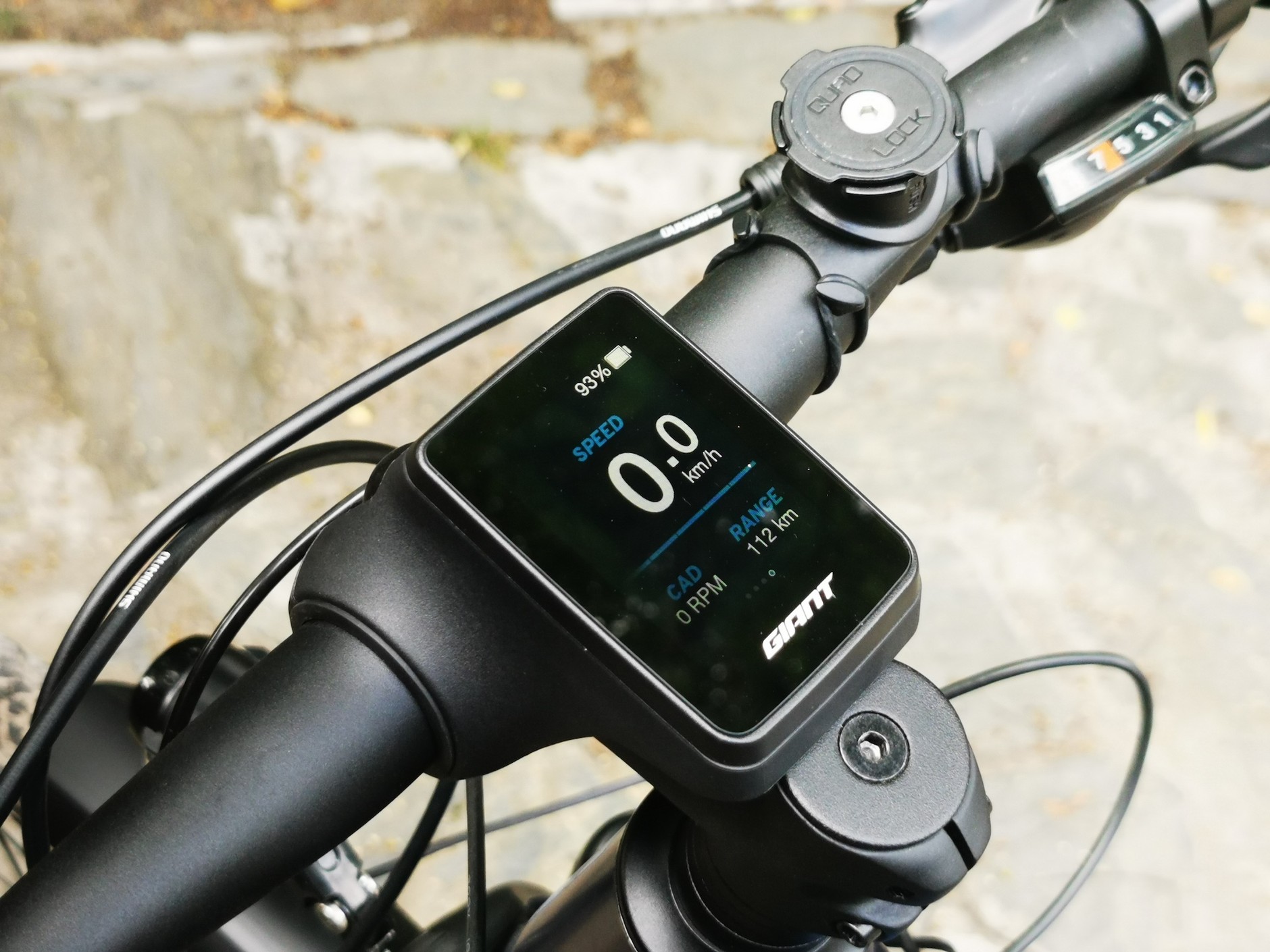 Giant Explore E+ 2: wyświetlacz podaje aktualną prędkość, poziom naładowania baterii, zasięg, itp.