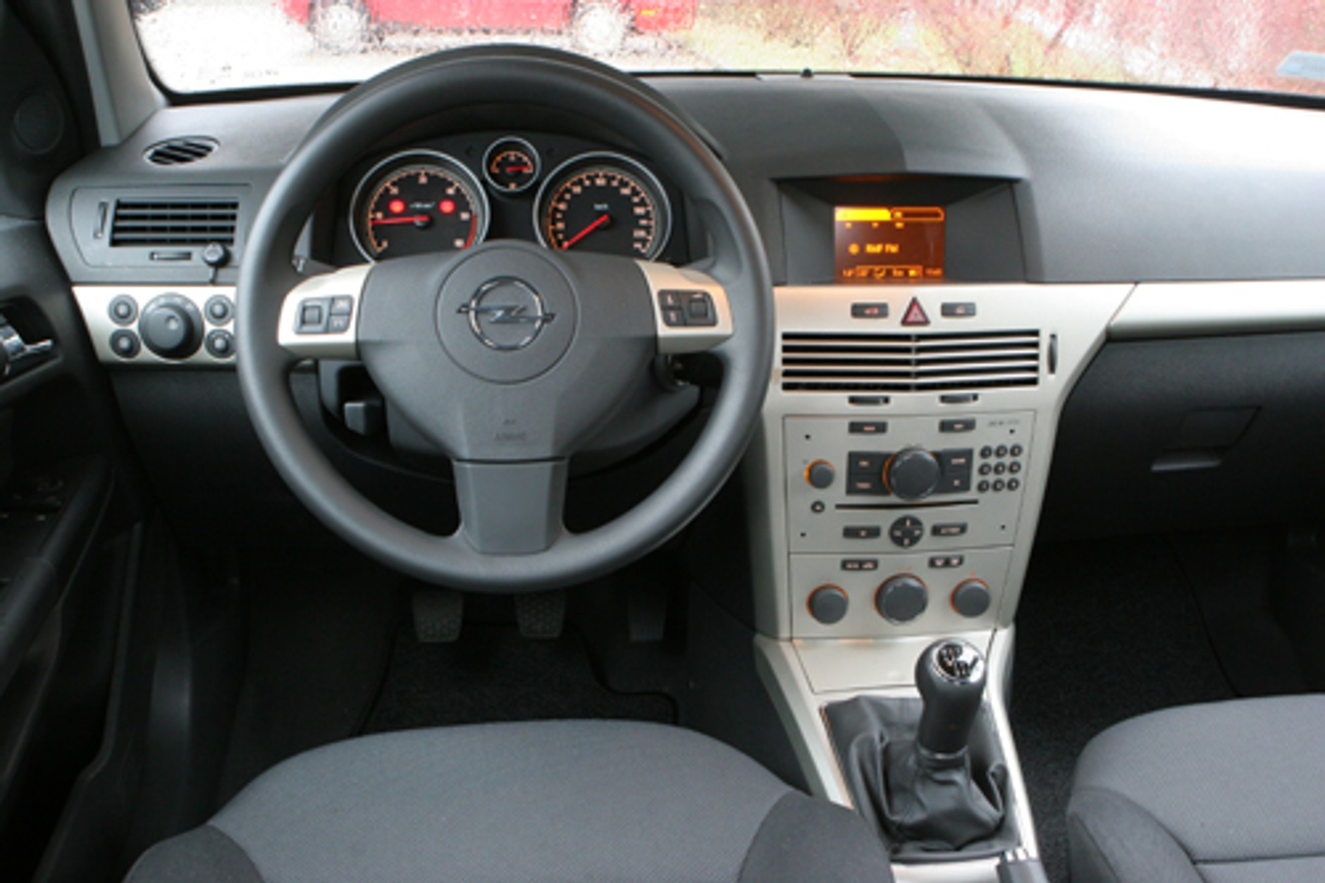 Opel Astra 1.3 CDTi Enjoy - Sedan z dużymi ambicjami