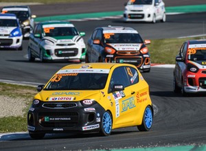 KIA Lotos Race 2017: Antoszewski i Serafin wygrywają w Oschersleben