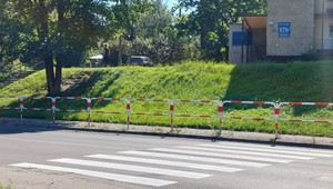 Zdjęcie tego przejścia dla pieszych obiegło sieć. Była "pilna interwencja", ale to nie koniec