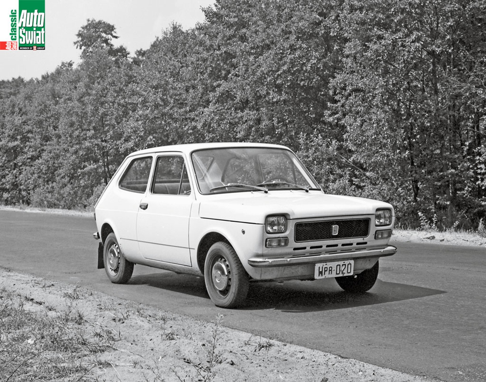 Kupno aut w PRL-u - wyboista droga po własny samochód