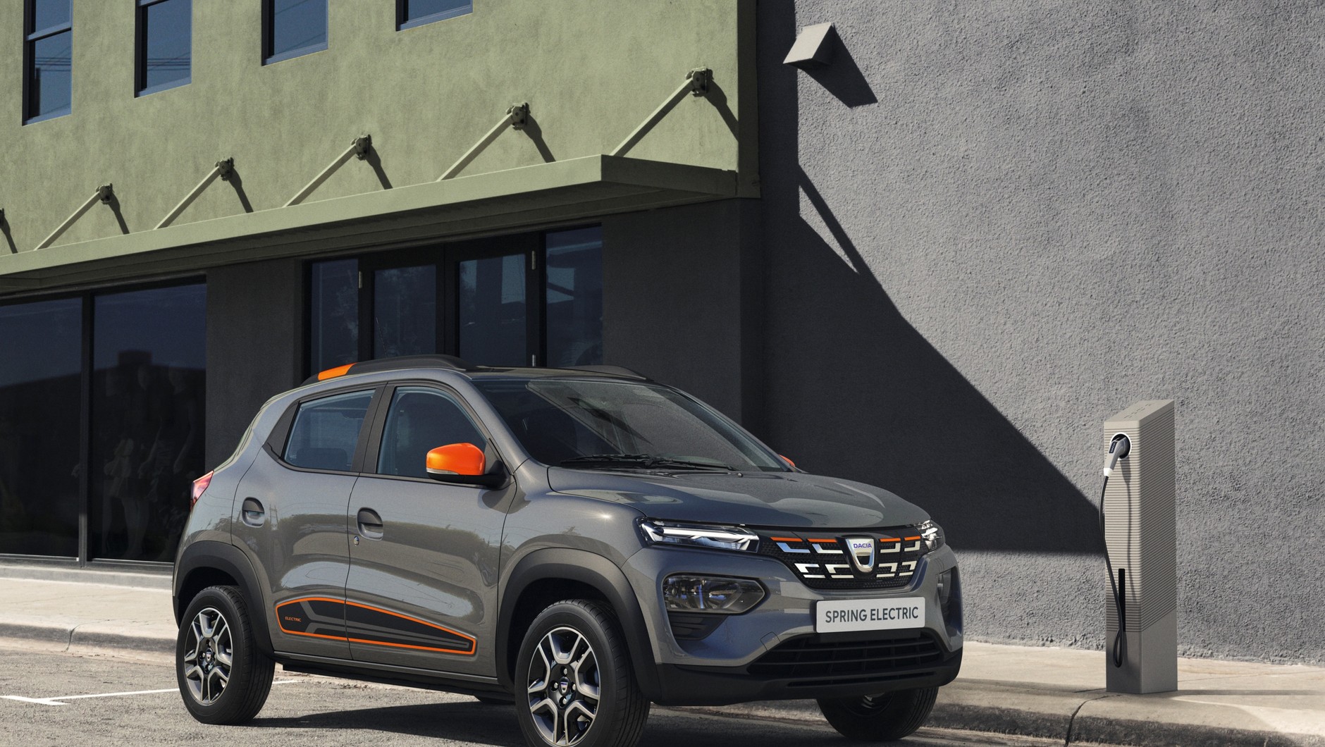 Dacia Spring, czyli najtańsze auto elektryczne oferowane przez koncern Renault w Europie, jest produkowana w Chinach, w zakładach Dongfeng w Wuhan. Na lokalnym rynku oferowana jest jako Dongfeng Fengxing Joyear T1 EV