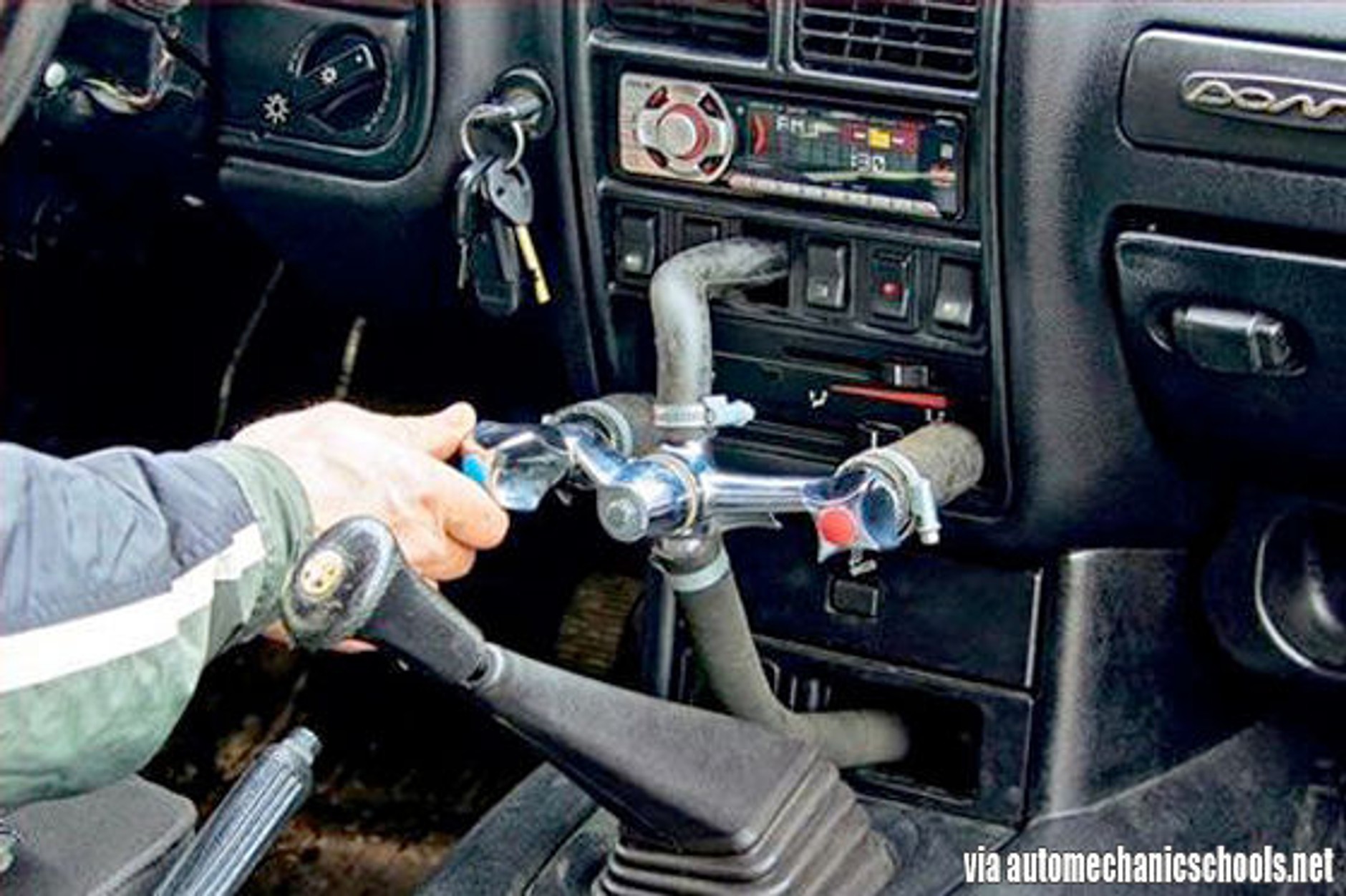 Jak nie naprawiać samochodu: 25 przykładów