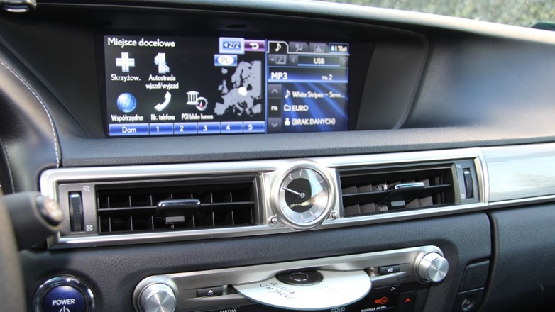 Lexus GS 450h z systemem Mark Levinson.