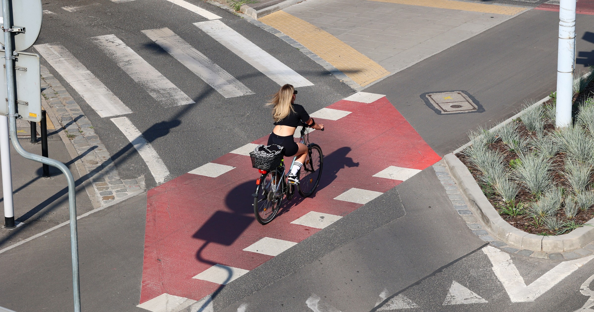 Linia warunkowego zatrzymania się złożona z trójkątów P-13