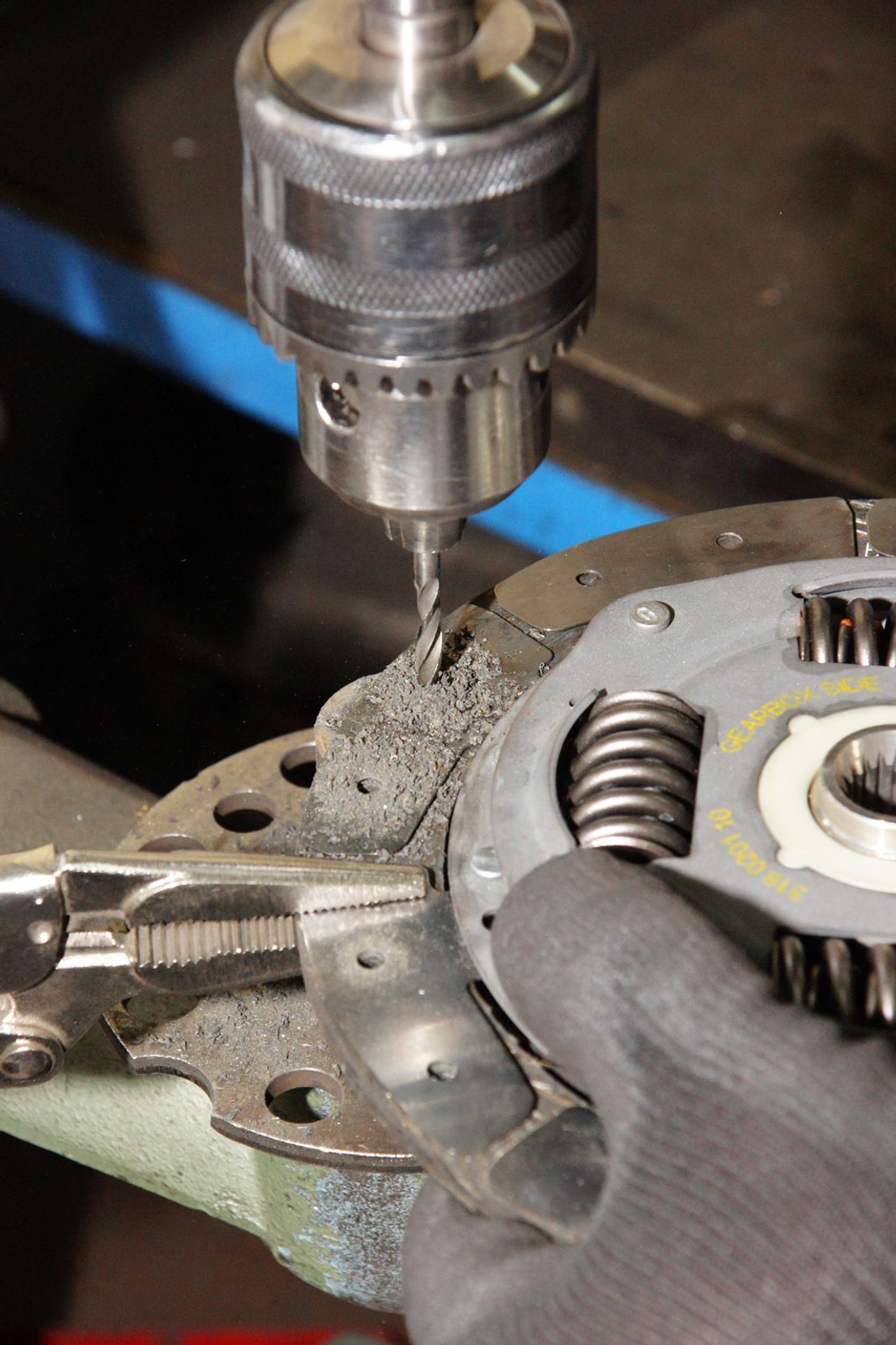 Jak tanio naprawić zużyte sprzęgło?