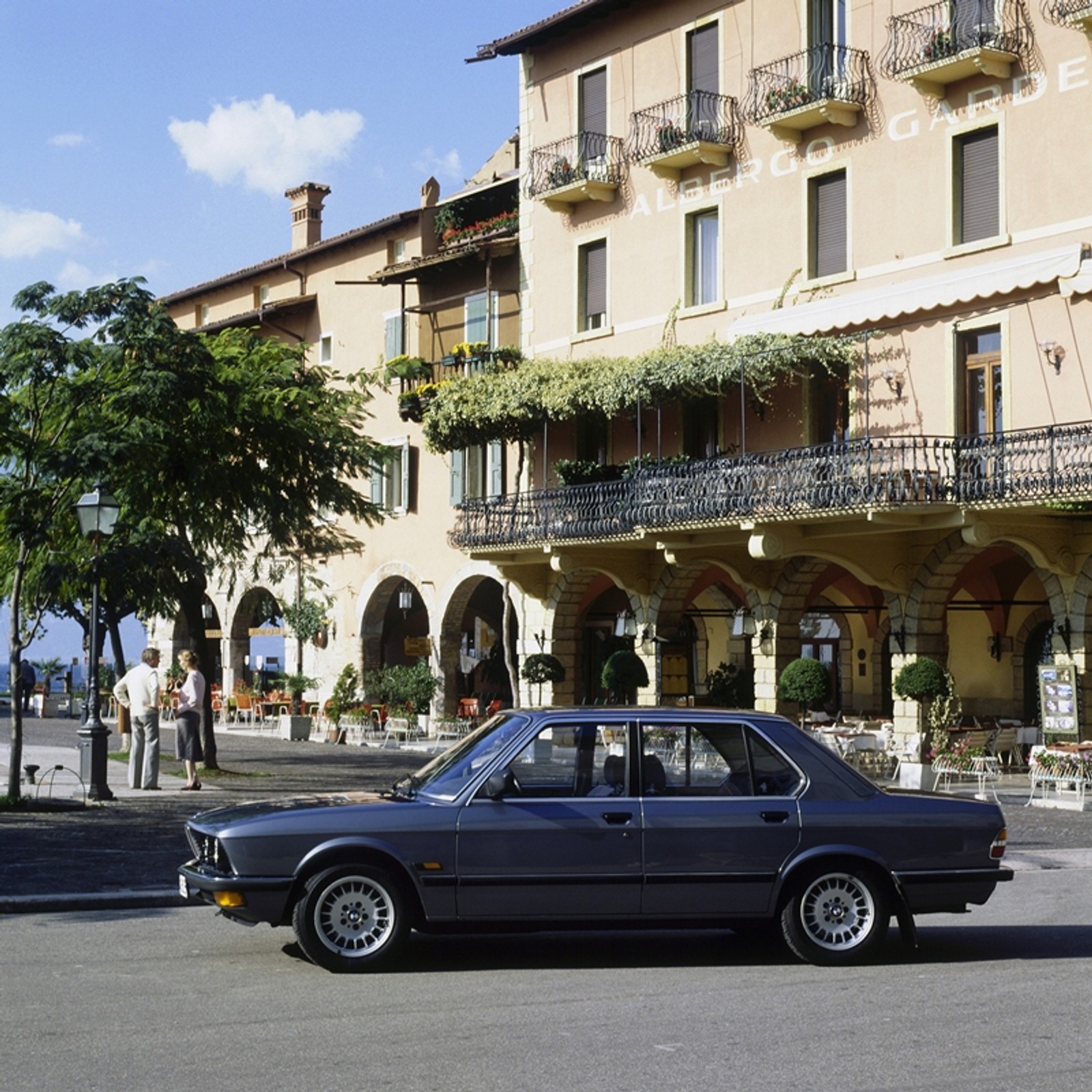 BMW serii 5 – sześć generacji, mnóstwo zdjęć